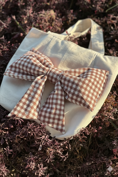 Beige middle bow bag